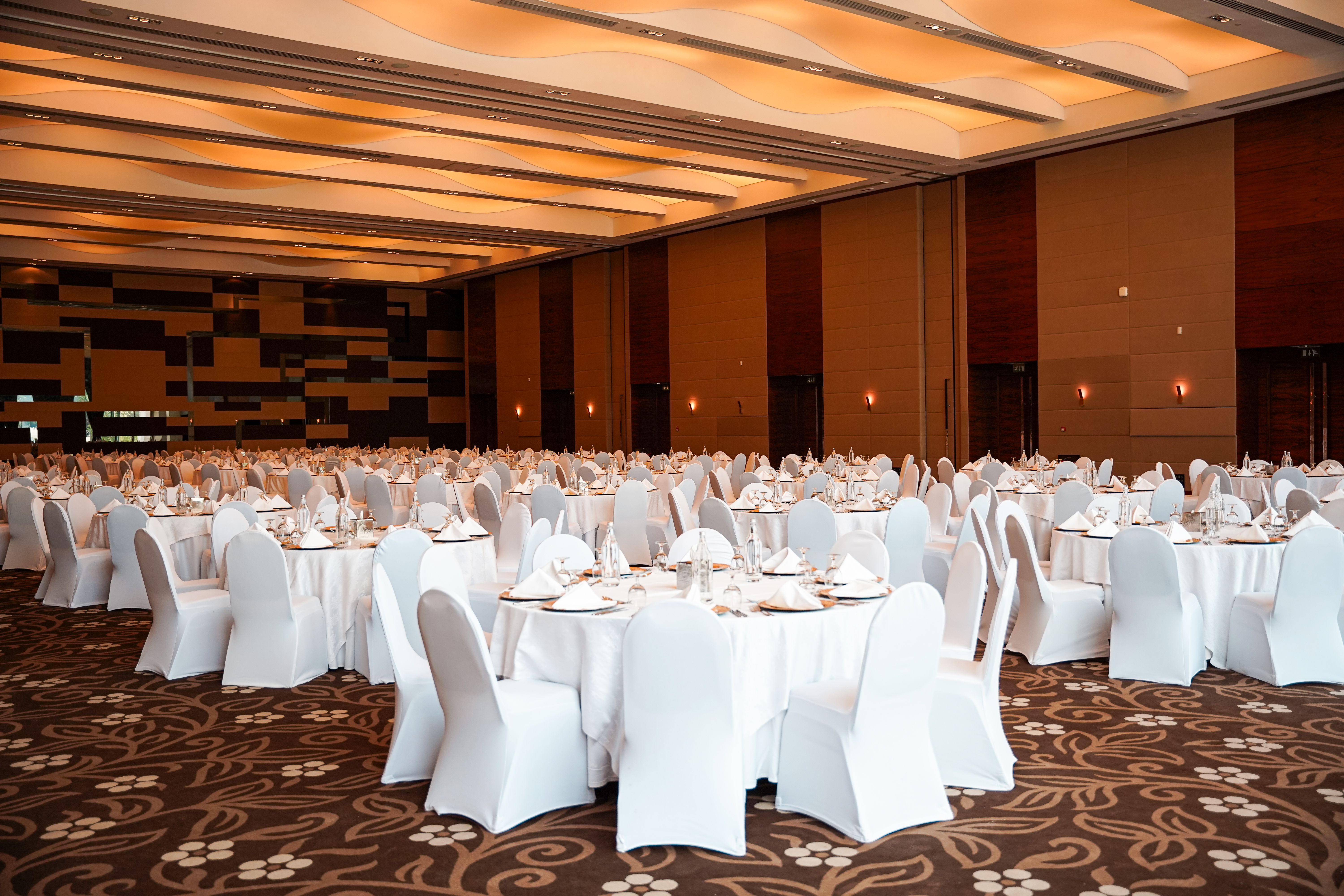 Fairmont Bab Al Bahr grand ballroom arranged for a large banquet event.