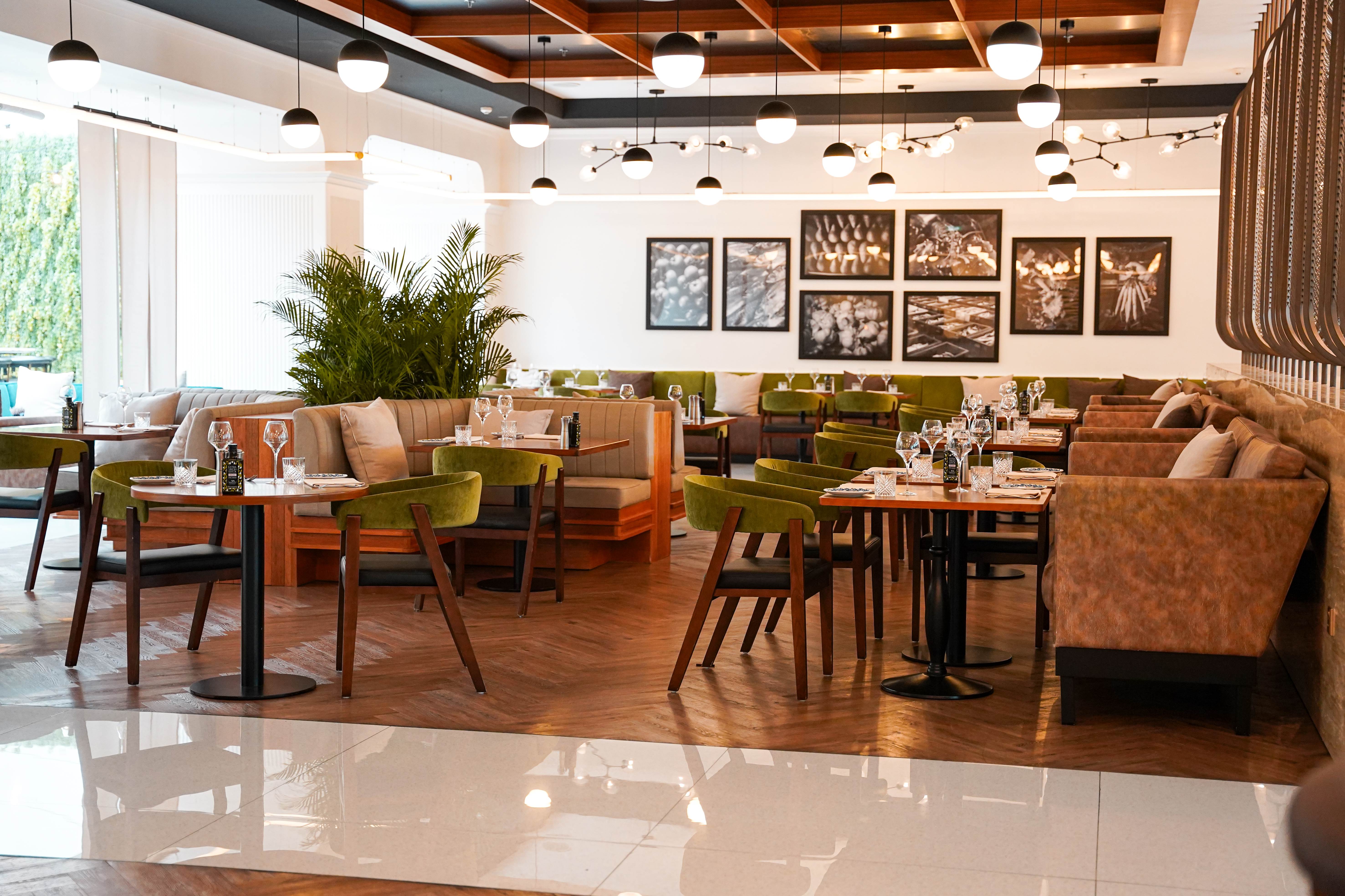 Restaurant dining room at Fairmont Bab Al Bahr.