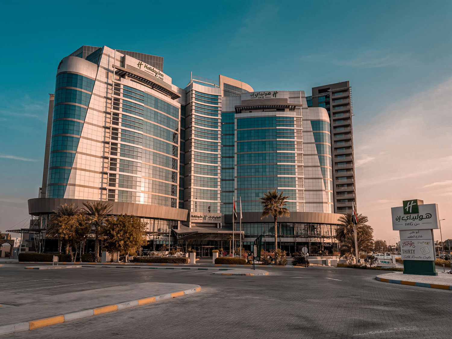 Side exterior view of Holiday Inn Abu Dhabi.